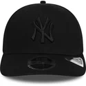 czarna-czapka-z-zakrzywionym-daszkiem-snapback-z-czarnym-logo-9fifty-tonal-stretch-snap-new-york-yankees-mlb-new-era