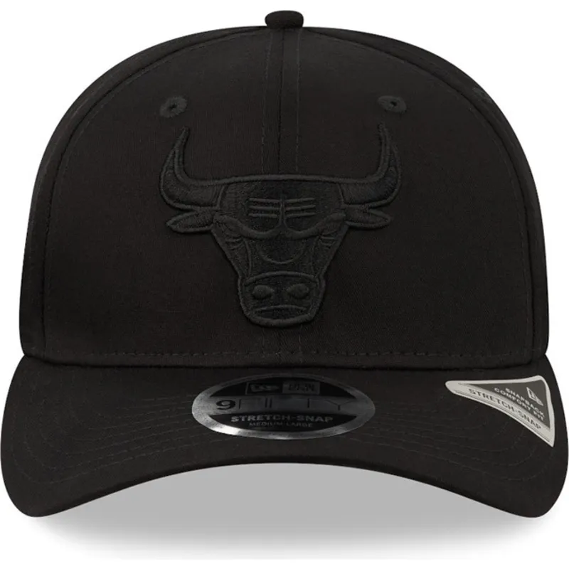 czarna-czapka-z-zakrzywionym-daszkiem-snapback-z-czarnym-logo-9fifty-tonal-stretch-snap-chicago-bulls-nba-new-era