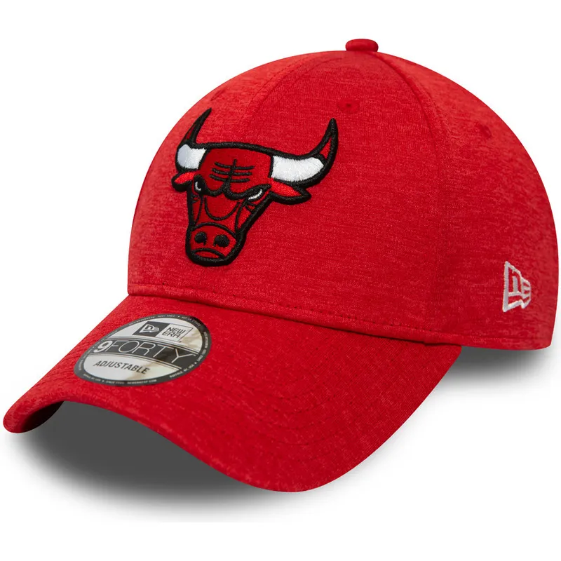 kepure-islenkta-raudona-reguliuojama-juostele-9forty-shadow-tech-chicago-bulls-nba-new-era