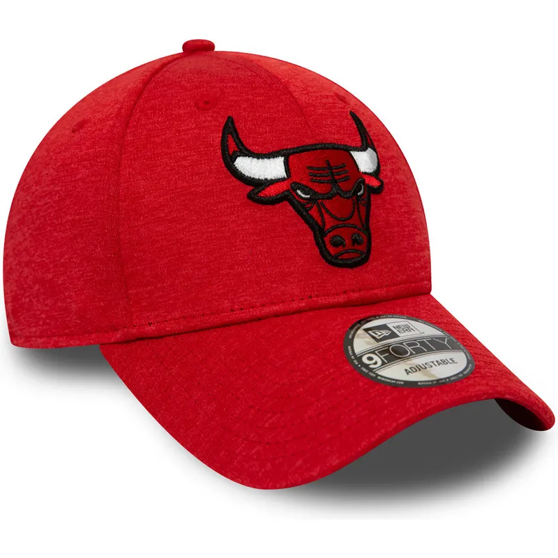 kepure-islenkta-raudona-reguliuojama-juostele-9forty-shadow-tech-chicago-bulls-nba-new-era