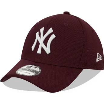 kepure-islenkta-raudona-reguliuojamas-9forty-diamond-era-new-york-yankees-mlb-new-era