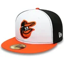 biala-czarna-i-pomaranczowa-plaska-czapka-59fifty-authentic-on-field-baltimore-orioles-mlb-od-new-era