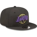 czarna-czapka-z-plaskim-daszkiem-snapback-9fifty-neon-pack-los-angeles-lakers-nba-od-new-era
