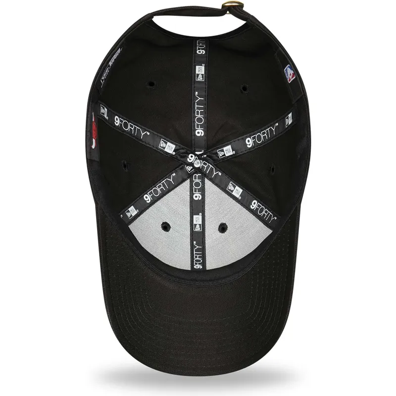 cap-islenkta-black-adjustable-strap-dorado-9forty-metallic-chicago-bulls-nba-new-era