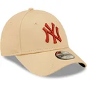bezowa-regulowana-czapka-z-zakrzywionym-daszkiem-dla-dzieci-z-brazowym-logo-9forty-league-essential-new-york-yankees-mlb-od-new-