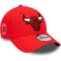 kepure-islenkta-raudona-reguliuojamas-9forty-team-side-patch-chicago-bulls-nba-new-era
