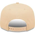 bezowa-czapka-z-daszkiem-typu-snapback-9fifty-league-essential-new-york-yankees-mlb-od-new-era
