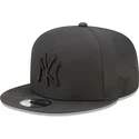 czarna-czapka-snapback-z-plaskim-daszkiem-z-czarnym-logo-9fifty-gore-tex-new-york-yankees-mlb-od-new-era