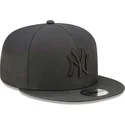czarna-czapka-snapback-z-plaskim-daszkiem-z-czarnym-logo-9fifty-gore-tex-new-york-yankees-mlb-od-new-era