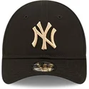 czarna-zakrzywiona-regulowana-czapka-dla-malego-dziecka-z-bezowym-logo-9forty-league-essential-new-york-yankees-mlb-od-new-era