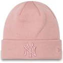 rozowa-czapka-damska-z-rozowym-logo-new-york-yankees-mlb-cuff-metallic-od-new-era