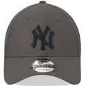 szara-regulowana-czapka-z-zakrzywionym-daszkiem-z-szarym-logo-9forty-diamond-era-new-york-yankees-mlb-new-era