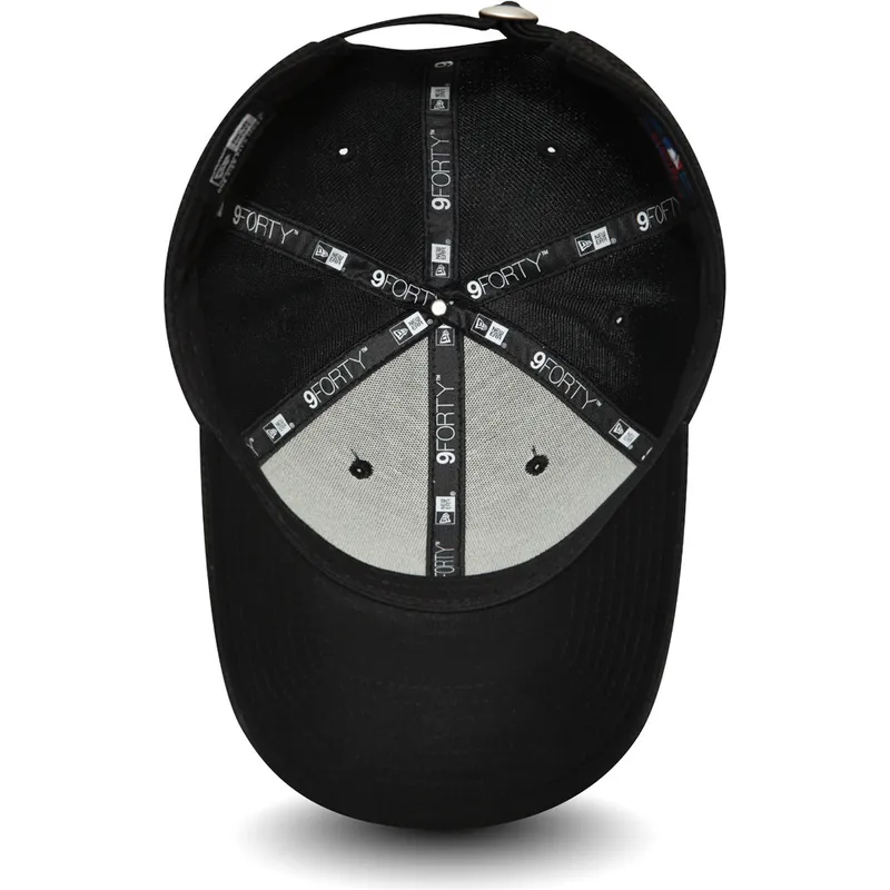 kepure-islenkta-juoda-reguliuojama-juostele-9forty-diamond-era-new-york-yankees-mlb-new-era