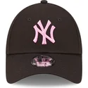kepure-islenkta-juoda-reguliuojamas-vaikams-rosa-9forty-league-essential-new-york-yankees-mlb-new-era