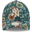 zielona-zakrzywiona-czapka-regulowana-dla-kobiet-9forty-all-over-print-floral-new-york-yankees-mlb-od-new-era
