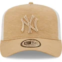 brazowa-regulowana-czapka-trucker-z-brazowym-logo-a-frame-jersey-essential-new-york-yankees-mlb-od-new-era
