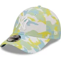 zielona-regulowana-czapka-z-zakrzywionym-daszkiem-9forty-all-over-print-seasonal-new-york-yankees-mlb-od-new-era