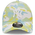zielona-regulowana-czapka-z-zakrzywionym-daszkiem-9forty-all-over-print-seasonal-new-york-yankees-mlb-od-new-era