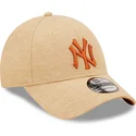 kepure-islenkta-ruda-reguliuojama-juostele-9forty-jersey-essential-new-york-yankees-mlb-new-era