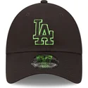 czarna-zakrzywiona-czapka-z-regulacja-z-zielonym-logo-9forty-neon-outline-los-angeles-dodgers-mlb-od-new-era