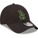 czarna-zakrzywiona-czapka-z-regulacja-z-zielonym-logo-9forty-neon-outline-los-angeles-dodgers-mlb-od-new-era