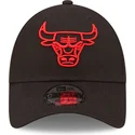 kepure-islenkta-juoda-reguliuojamas-9forty-neon-outline-chicago-bulls-nba-new-era