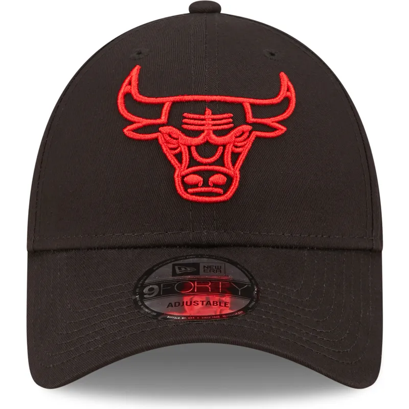 kepure-islenkta-juoda-reguliuojamas-9forty-neon-outline-chicago-bulls-nba-new-era