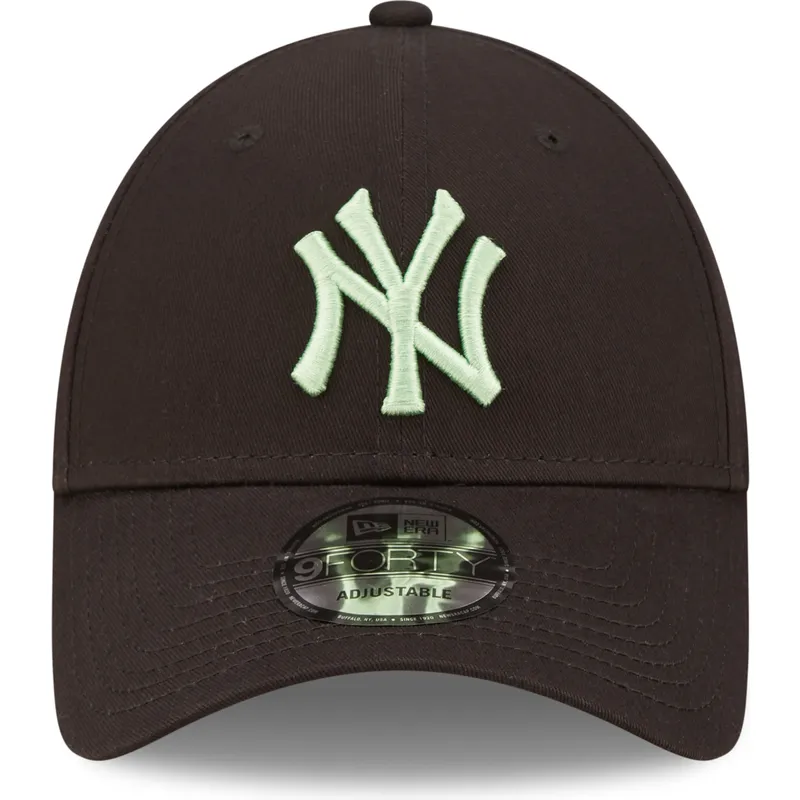 kepure-islenkta-juoda-reguliuojama-juostele-9forty-league-essential-new-york-yankees-mlb-new-era