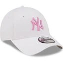 kepure-islenkta-balta-reguliuojamas-rosa-9forty-league-essential-new-york-yankees-mlb-new-era