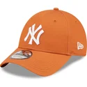 kepure-islenkta-oranzine-reguliuojamas-9forty-league-essential-new-york-yankees-mlb-new-era