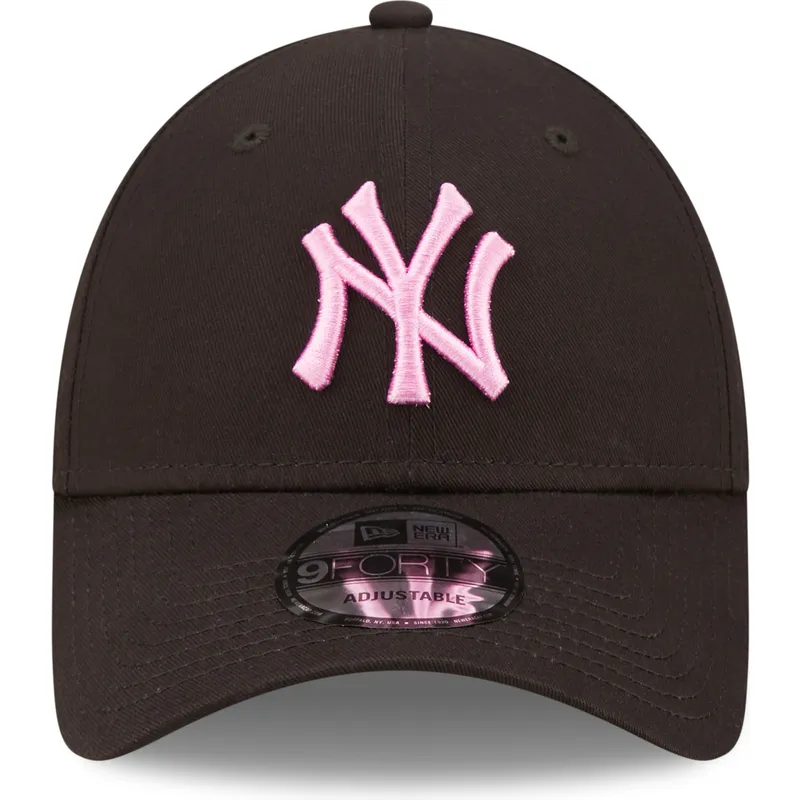 kepure-islenkta-juoda-reguliuojamas-rosa-9forty-league-essential-new-york-yankees-mlb-new-era