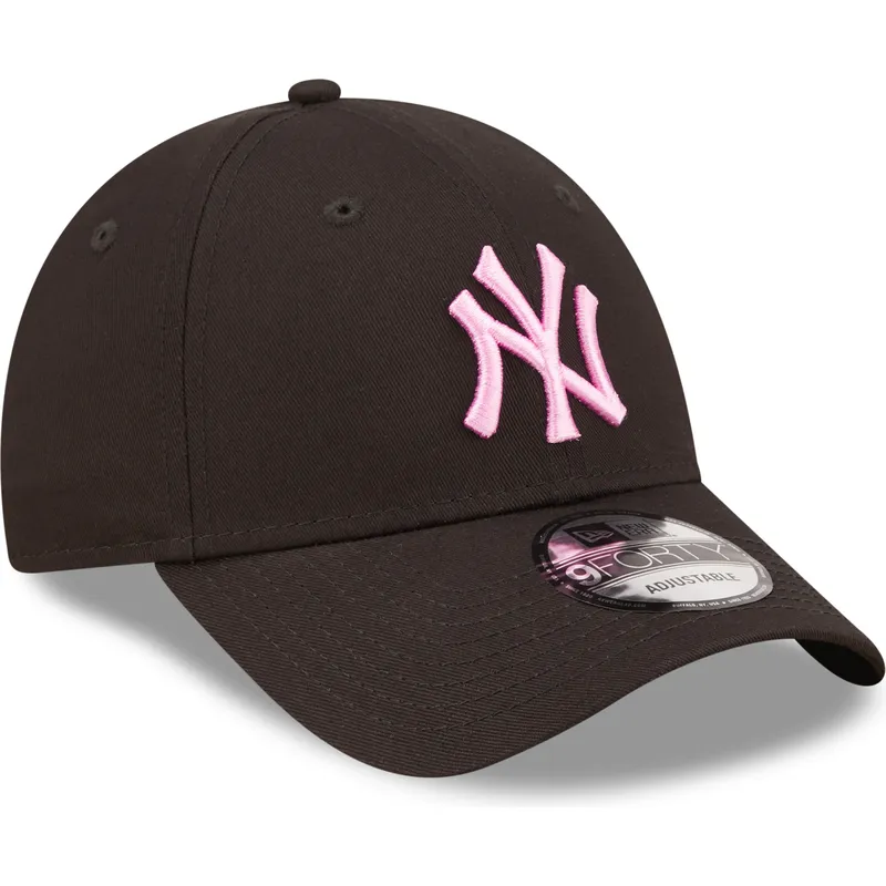 kepure-islenkta-juoda-reguliuojamas-rosa-9forty-league-essential-new-york-yankees-mlb-new-era