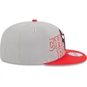 szara-i-czerwona-czapka-z-daszkiem-snapback-9fifty-draft-edition-2023-chicago-bulls-nba-new-era