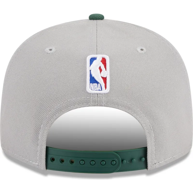 szara-i-zielona-czapka-z-daszkiem-snapback-9fifty-draft-edition-2023-milwaukee-bucks-nba-new-era