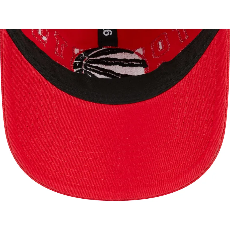 kepure-islenkta-raudona-reguliuojama-juostele-9twenty-draft-edition-2023-toronto-raptors-nba-new-era