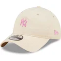 jasnorozowa-zakrzywiona-czapka-z-regulacja-i-rozowym-logo-9twenty-mini-logo-new-york-yankees-mlb-od-new-era