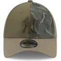 kepure-islenkta-zalia-reguliuojamas-9forty-multi-texture-new-york-yankees-mlb-new-era