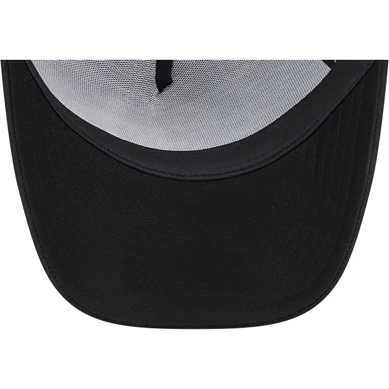 kepure-islenkta-juoda-snapback-a-frame-coyote-y-correcaminos-looney-tunes-new-era