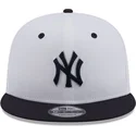 biala-i-granatowa-plaska-czapka-snapback-z-granatowym-logo-9fifty-white-crown-patch-new-york-yankees-mlb-new-era
