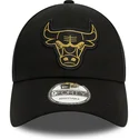 kepure-islenkta-juoda-reguliuojamas-9forty-metallic-badge-chicago-bulls-nba-new-era