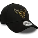 kepure-islenkta-juoda-reguliuojamas-9forty-metallic-badge-chicago-bulls-nba-new-era
