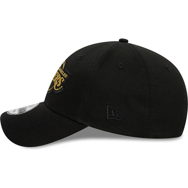 kepure-islenkta-juoda-reguliuojamas-9forty-metallic-badge-los-angeles-lakers-nba-new-era