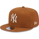 kepure-plokscia-ruda-snapback-9fifty-league-essential-new-york-yankees-mlb-new-era