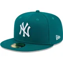 zielona-dopasowana-czapka-z-daszkiem-59fifty-league-essential-new-york-yankees-mlb-od-new-era