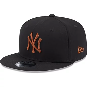 New Era Flat Brim Brown Logo 9FIFTY League Essential New York Yankees MLB Black Snapback Cap