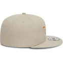 bezowa-czapka-z-daszkiem-typu-snapback-9fifty-koi-fish-new-york-yankees-mlb-od-new-era