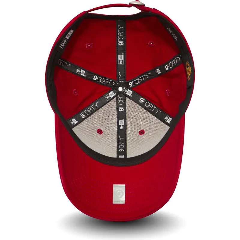 cap-islenkta-red-adjustable-strap-9forty-essential-manchester-united-football-club-premier-league-new-era cap-islenkta-red-adjustable-strap-9forty-essential-manchester-united-football-club-premier-league-new-era
