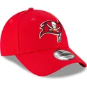 kepure-islenkta-raudona-reguliuojama-juostele-9forty-tampa-bay-buccaneers-nfl-new-era