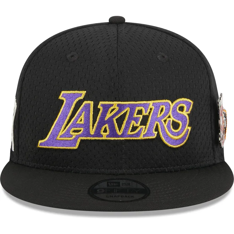kepure-plokscia-juoda-snapback-9fifty-post-up-pin-los-angeles-lakers-nba-new-era