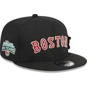 kepure-plokscia-juoda-snapback-9fifty-post-up-pin-boston-red-sox-mlb-new-era